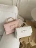 2026 Novo Estilo Bolsa Quadrada Pequena com Corrente Losangular Bolsa Transversal para Mulheres Moda Coreana Versátil Bolsa para o Dia a Dia Bolsa de Ombro Feminina
