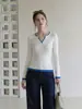 Top de capa base de punto blanco de dos piezas estilo coreano con mangas largas, colección otoño 2026, bloques de color, hombro normal, cuello en V, para mujer