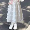Coleção Primavera/Outono 2026: Elegante Conjunto de Duas Peças para Meninas, Apresentando um Top com Capuz Patchwork de Duas Peças e uma Saia de Renda de Cor Sólida