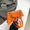 2024 Verão Novo Estilo Ocidental Simples Bolsa de Ombro Casual Commuter Crossbody Bolsa Feminina Moda Commuter Corrente Pequena Bolsa Quadrada
