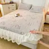 Colcha Estilo Princesa de Piel de Conejo Tallada Pieza Única con Borde de Encaje Estilo Falda de Cama Cubierta de Colchón Cubierta de Cama de Felpa de Leche Otoño e Invierno