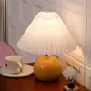 Lámpara de Mesa Plegada con Grano de Madera Retro Lámpara Creativa Nórdica para Dormitorio Mesita de Noche Cálida Romántica Simple Estilo Ins Lámpara Corazón Femenino