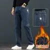 Jeans Masculino de Inverno com Veludo Espesso Elástico Calças Retas Largas Estilo Outono Inverno Calças Quentes Masculinas para Homens de Meia-idade