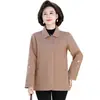 Abrigo de Primavera y Otoño para Mamá de Mediana Edad 2026 Nueva Moda Elegante Cuello Solapa Moda para Mujeres de Mediana Edad Bordado Top de Otoño