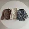Camiseta informal de estilo coreano para bebés y hombres, con hebilla abierta, cómoda y combinable, con cuello redondo grueso, para primavera y otoño.