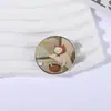 Gato de Sombrero Rojo Estilo Europeo y Americano Broche Divertido Insignia de Metal Accesorios para Ropa Pin de Solapa Patrón Geométrico Redondo Venta al por Mayor de Fábrica