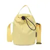 Bolsa pequena de nylon estilo japonês para mulheres, novo modelo 2026, bolsa simples e versátil para celular com cordão, bolsa de ombro cruzada leve para atividades ao ar livre