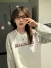 Camiseta Raglan de Manga Longa com Blocos de Cor Estilo College, Estampa de Letras e Listras Pretas e Brancas para Mulheres, Outono Inicial, Fina, Gola Redonda, Top Solto