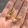 Joyería de Cobre Aretes de Flor Dorada Estilo Coreano Mano Rápida Aretes de Mujer Aretes de Cuentas Transferidas de Mujer Aretes