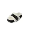 Novas pantufas peludas de celebridade da internet com fivela de cinto, bico aberto, para usar fora de casa, sola grossa, forro de lã de couro bovino, sapatos peludos grossos e quentes para mulheres
