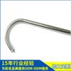 Los fabricantes suministran una nueva manguera de metal resistente a la corrosión y de alta resistencia para dar forma a lámparas de mesa.