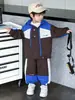 Traje de Bloques de Color Bordado para Niños de Primavera y Otoño Estilo Coreano Cortavientos Guapo para Niños Conjunto de Dos Piezas Ropa para Niños Pequeños y Niños Pequeños Comercio Exterior