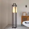 Elegante luminária de chão nova em estilo chinês, design retrô, adequada para salas de estar em hotéis boutique, salas de chá Zen e espaços de arte, apresentando uma estética Wabi-Sabi e artesanato em madeira.
