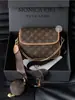 Bolsa Transversal Monica Qiqi Corrente Vintage 2026 Nova Moda Versátil Pequena Quadrada Feminina de Ombro de Luxo