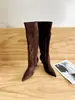 Botas de salto alto de camurça com bico fino, estilo europeu e americano, versáteis, nas cores preto, damasco e café, estilo coreano, adequadas para adultos, coleção de primavera