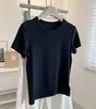 Camiseta confortável de textura glutinosa, ombro reto, manga curta para mulheres na primavera e verão, caimento elástico, tops slim e versáteis, camiseta para usar por baixo