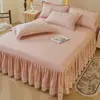 Conjunto de 4 peças de saia de cama de gaze de algodão tipo A de camada dupla lençol de cama de cor sólida 100% algodão cobre-leito capa de edredom com flores pequenas ampliadas roupa de cama 4