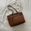 Decoración de hebilla de cuero de alta gama para cinturón de uso diario, bolsa de mano simple, bolsa de hombro o axila de gran capacidad, estilo coreano