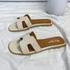 Nuevas Sandalias Slip-On de Verano 2026 Versátiles Estilo Hada Antideslizantes Versión Coreana para Mujer, Sandalias de Playa Planas de Moda para Mujer