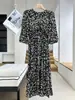 Vestido de alta costura estilo francês vintage com janela borboleta, cintura alta, decote V, vibe artística de nicho, modelador e valorizador. 11892