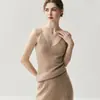 Camisola gris estilo francés con cuello en V y tirantes finos, un top sin mangas elegante y con estilo para mujer, perfecto para usar en capas en otoño