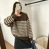 Suéter de punto a rayas de bloques de color retro estilo coreano para mujer, nueva colección otoño/invierno, suéter de cuello redondo, top moderno y versátil