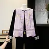 Ropa para Madre Nuevo Estilo Chino Chaleco de Terciopelo Bordado y Conjunto de Camisa Base, Nuevo Modelo Primavera 2026 con Botones Chinos Tradicionales, Conjunto de Tres Piezas