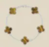 Pulsera de Acero de Titanio con Trébol de Cuatro Hojas de Nácar por Ambos Lados para Mujer para Usar en la Ducha y Asistencia Diaria Joyería de Mano de Trébol Dulce