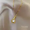 [Acero de Titanio] letra paloma personalidad moda lujo ligero temperamento hermoso collar de diamantes femenino cadena para la clavícula versátil acero de titanio