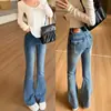 Jeans retro azules ajustados, que realzan las caderas, cropped, ligeramente acampanados para mujer, nueva colección otoño 2026, estilo workwear, pantalones largos acampanados adelgazantes