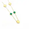 Colar de Aço Titânio com Padrão de Trevo de Quatro Folhas de 13mm para Mulheres, Conjunto de Três Peças Colar, Pulseira e Brinco de Trevo de Quatro Folhas, Colar de Madrepérola Atacado