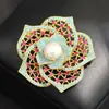 Elegante Broche Azul Zircônia Rosa de Nicho High-End Broche Corsage Floral com Pérola de Água Doce Natural para Mulheres