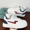 Tenis planos blancos para mujer, nuevo estilo 2026, zapatos de moda, perfectos para estudiantes, ultraligeros, versátiles, con suela gruesa, zapatillas deportivas casuales