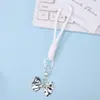 Pulseira de celular em metal galvanizado estilo Ins com borboleta, um acessório fresco e versátil para meninas e estudantes, com design patchwork.