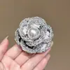 Broche de Camelia para Suéter de Diseño Nicho y Moda, Broche para Abrigo de Traje, Broche de Alta Gama para Mujer estilo Chanel, Accesorio de Ropa
