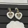 Pendientes de Corazón Blanco Melocotón de Resina Acrílica con Forma de Corazón, Estilo Europeo y Coreano Chanel, Pendientes de Moda a Juego para Mujer, Venta al por Mayor Transfronteriza