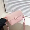 Bolso Cuadrado Pequeño de Color Sólido de Moda para el Trabajo y los Viajes Diarios, Nuevo Estilo Verano 2026, Elegante y de Aspecto de Alta Calidad, Bolso Cruzado Sencillo