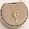 Estilo Coreano Amor Llave Pequeña Giratoria Acero de Titanio Collar Mujer Elegante Ins Versátil Cadena para Clavícula Mujer Colgante de Trébol de Cuatro Hojas