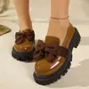 Mocasines de suela gruesa transfronterizos para mujer 026 nuevos zapatos pequeños de cuero estilo británico con tacones gruesos y lazo, versátiles zapatos Mary Jane
