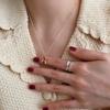 Collar pequeño de cereza con diseño nicho estilo coreano para mujer, estilo simple y moderno, único, de verano, para combinar con todo, joyería, cadena para la clavícula