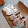 Sapatos de Pelúcia para Meninas com Forro de Lã 2026 Outono/Inverno Novo Estilo Sapatos de Algodão Quentes para Crianças Sola Macia Crianças de Tamanho Médio a Grande Sapatos de Princesa para Meninas