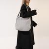 Nueva Bolso Tote Mochila de Hombro Simple Casual Callejero Simple Estilo Occidental de Invierno 2023 Rayado Color Sólido