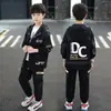 Conjunto de Ropa de Otoño para Niños 2026 Nuevo Conjunto de Dos Piezas de Moda Primavera-Otoño con Pantalones Cargo y Chaqueta para Niños Mayores