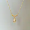 Elegante, cravejado de zircônia, colar duplo em formato de cabaça para mulheres, apresentando um design moderno e único com um toque de luxo, perfeito como corrente para clavícula