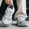 Zapatos de hombre, moda nueva y moderna para todas las estaciones, zapatillas deportivas casuales de malla transpirable, zapatos de senderismo gruesos antideslizantes para hombre, zapatos de papá