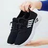 Zapatos de tela ligeros para mujer de verano, estilo Pekín antiguo, malla transpirable, suela suave, antideslizantes, zapatillas deportivas ligeras, zapatillas para correr