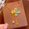 Collar de Mariposa Azul Enamelo Dorado Latón Mariposa Perla para Mujer, Cadena de Clavícula de Alta Gama, Lujo Ligero
