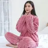 Pijama de Fleece Coral Feminino Outono e Inverno Jacquard Confortável Plush de Algodão Espessado Roupa de Casa Conjunto de Duas Peças Conjunto Quente Solto Atacado