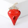 Nuevo broche de fresa de esmalte al óleo con goteo de aceite estilo coreano, con pedrería de estrás, broche de fruta de dibujos animados lindo, fabricante de pines de broche, lote en stock