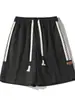 Shorts Esportivo com Estampa de Abacaxi Listrado para Homens, Tendência de Verão Estilo Americano Casual Solto de Perna Larga Comprimento no Joelho Secagem Rápida